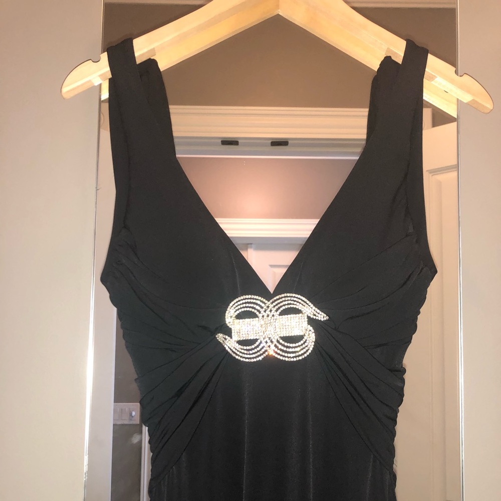 Cache black gown